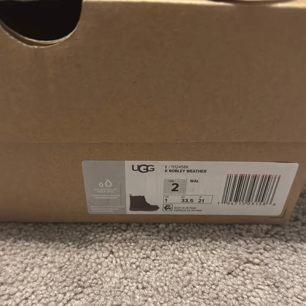 UGG Robley Boots - Picture 2 of 11